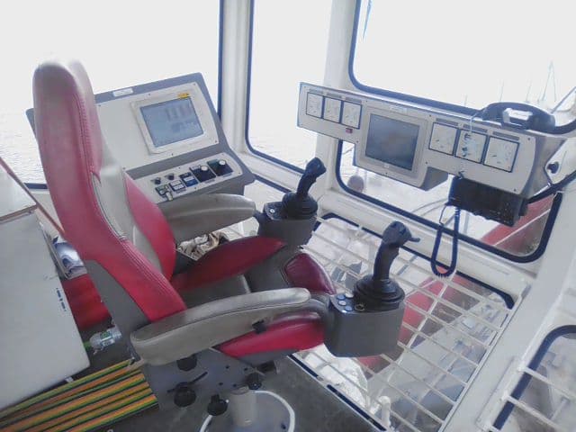 Dredge control cabin